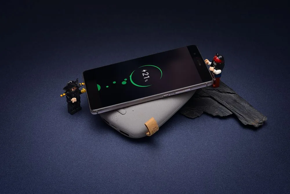 Аккумулятор с беспроводной зарядкой Pebble Wireless 9000 мАч, серый фото 9