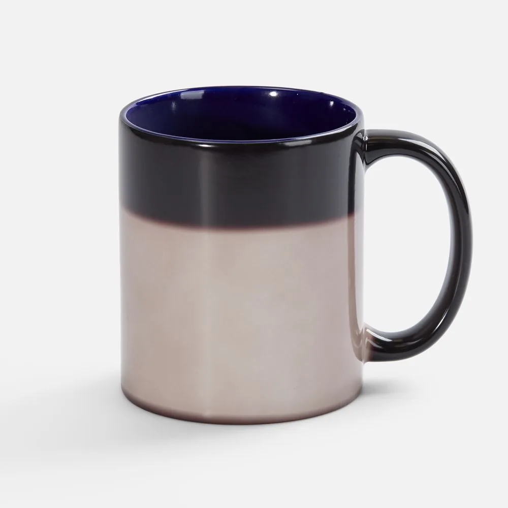 Кружка-хамелеон On Display, глянцевая, черная с синим фото 4