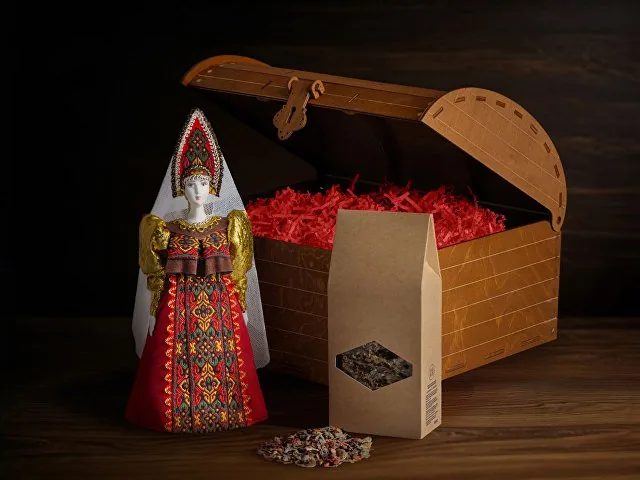Подарочный набор: кукла фарфоровая, чай "Малина с мятой" фото 2