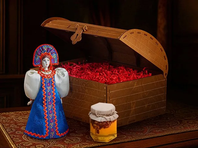 Подарочный набор: кукла фарфоровая, мёд с гецким орехом фото 2