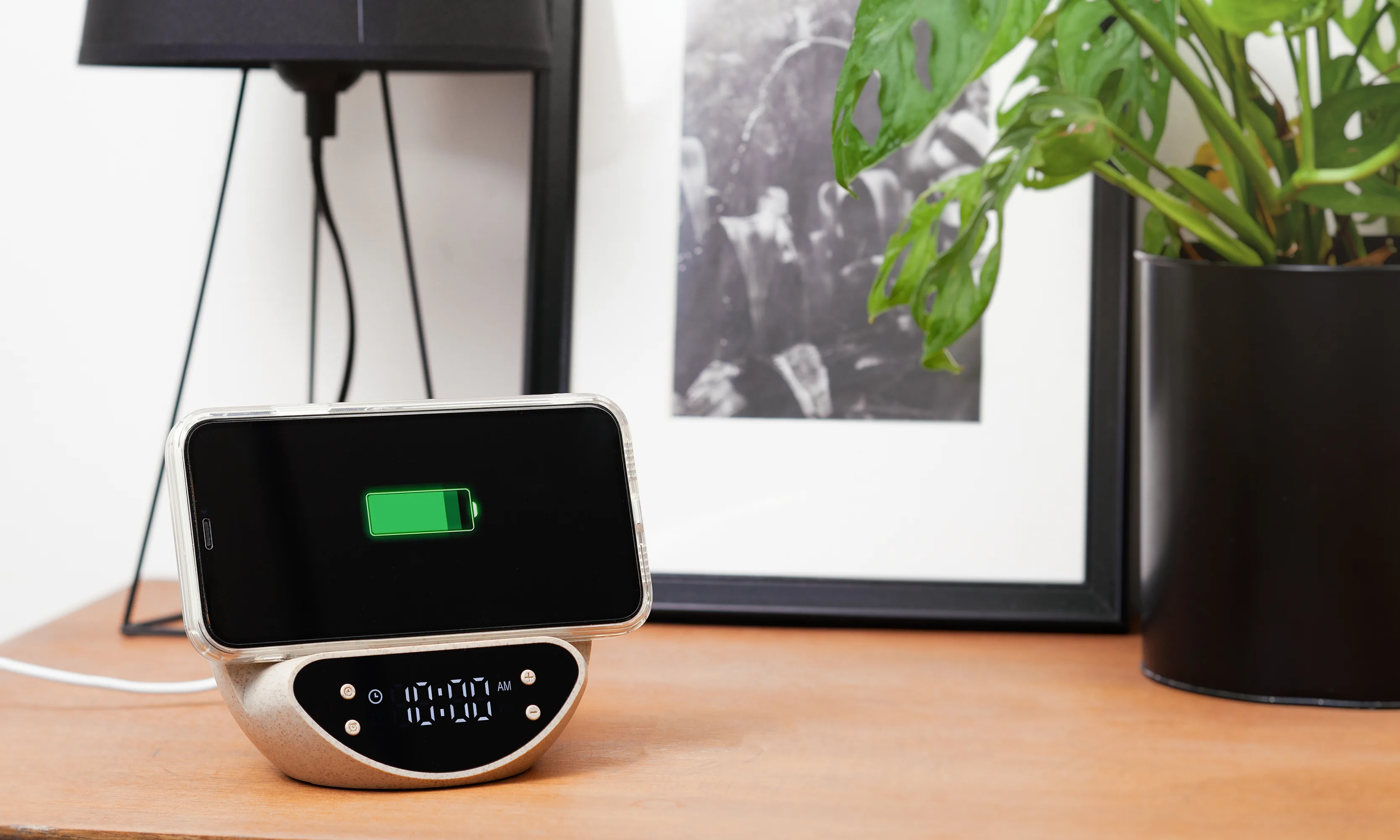 Настольные часы "Smiley" с беспроводным (10W) зарядным устройством и будильником, пшеница/бамбук/пластик фото 2