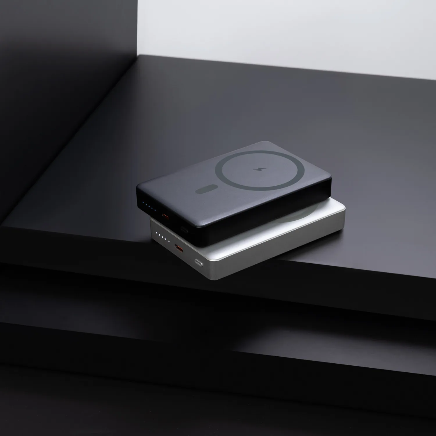 Внешний аккумулятор Атлантис Плюс PD (Atlantis PD Plus) 10000mAh с функцией беспроводной зарядки 15W, серебряный фото 10