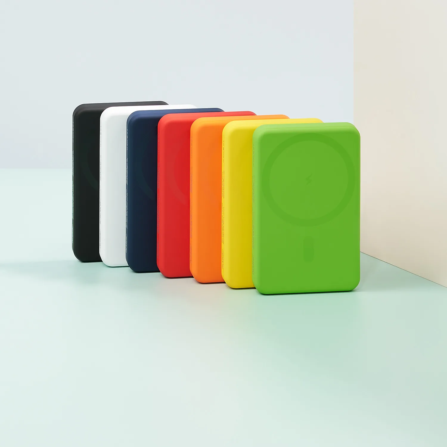 Внешний аккумулятор Ларго PD (Largo PD) 5000mAh с функцией беспроводной зарядки 15W, белый фото 10