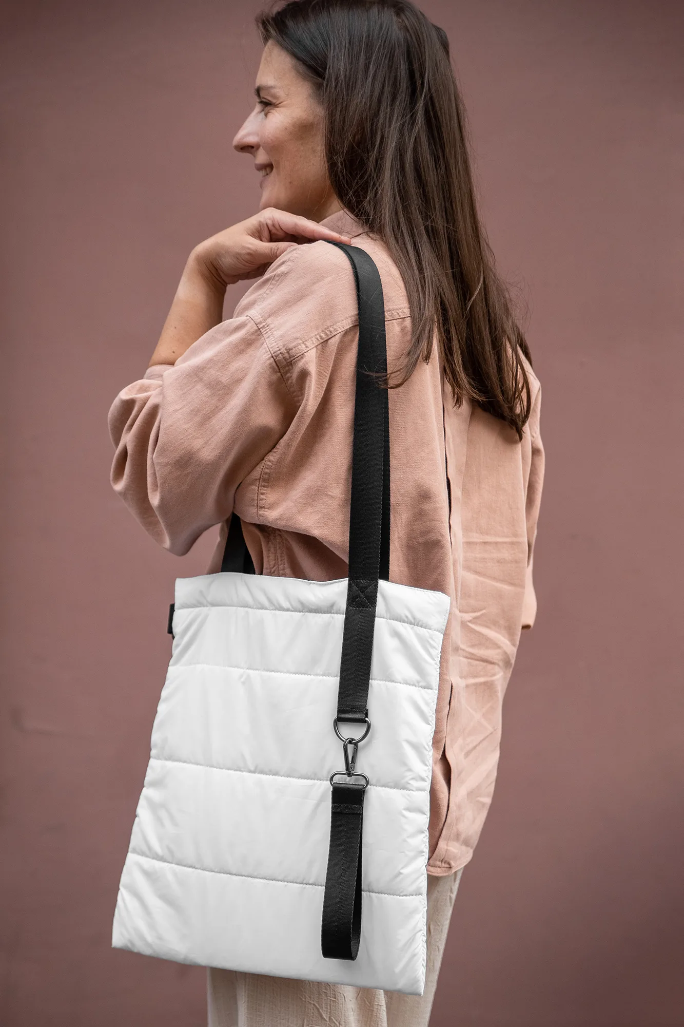 Шоппер Superbag Bubble, стёганый, с магнитной кнопкой (белый с черным) фото 8