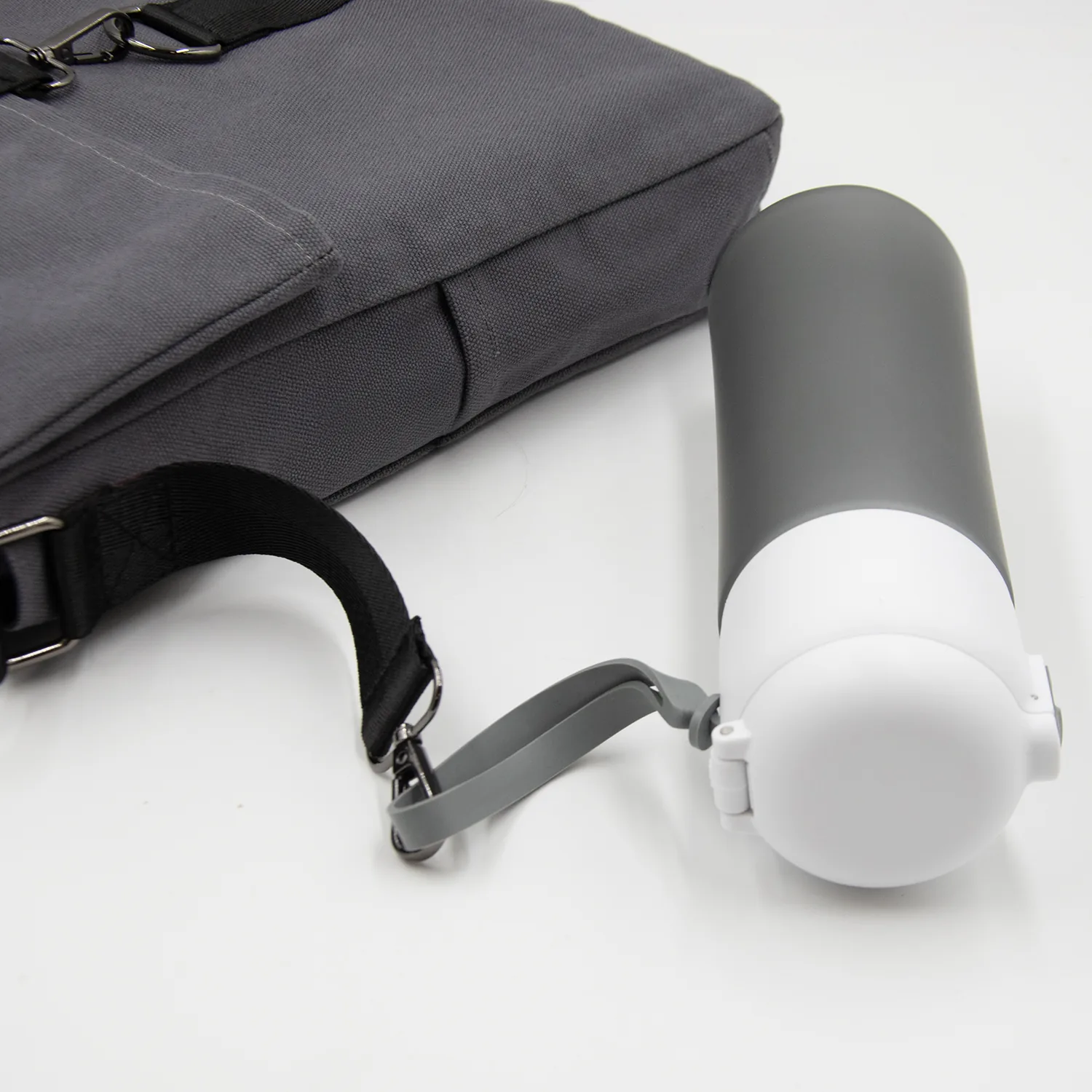 Шоппер Superbag Companion, с тремя отделениями, боковым креплением (карабин) и карманом (серый с черным) фото 11