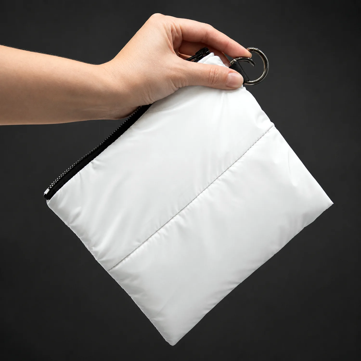 Органайзер для мелочей Superbag Bubble, стёганый, на молнии, с креплением на кольцо-карабин (белый) фото 5
