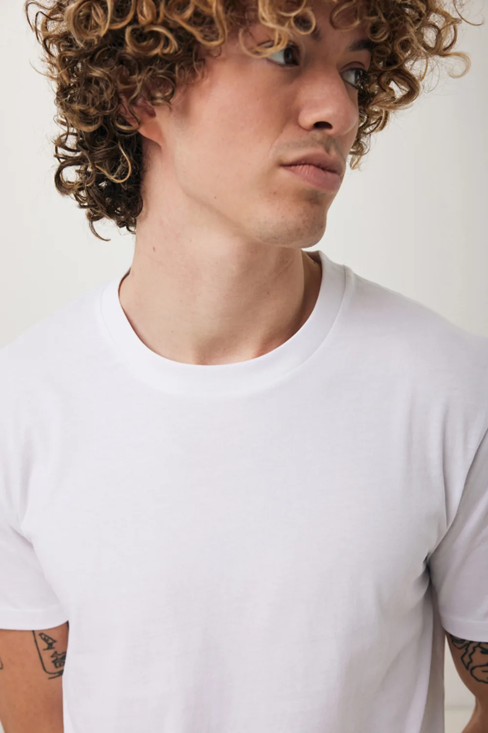 Футболка Iqoniq Brett из переработанного хлопка AWARE™, унисекс, 180 г/м² фото 9