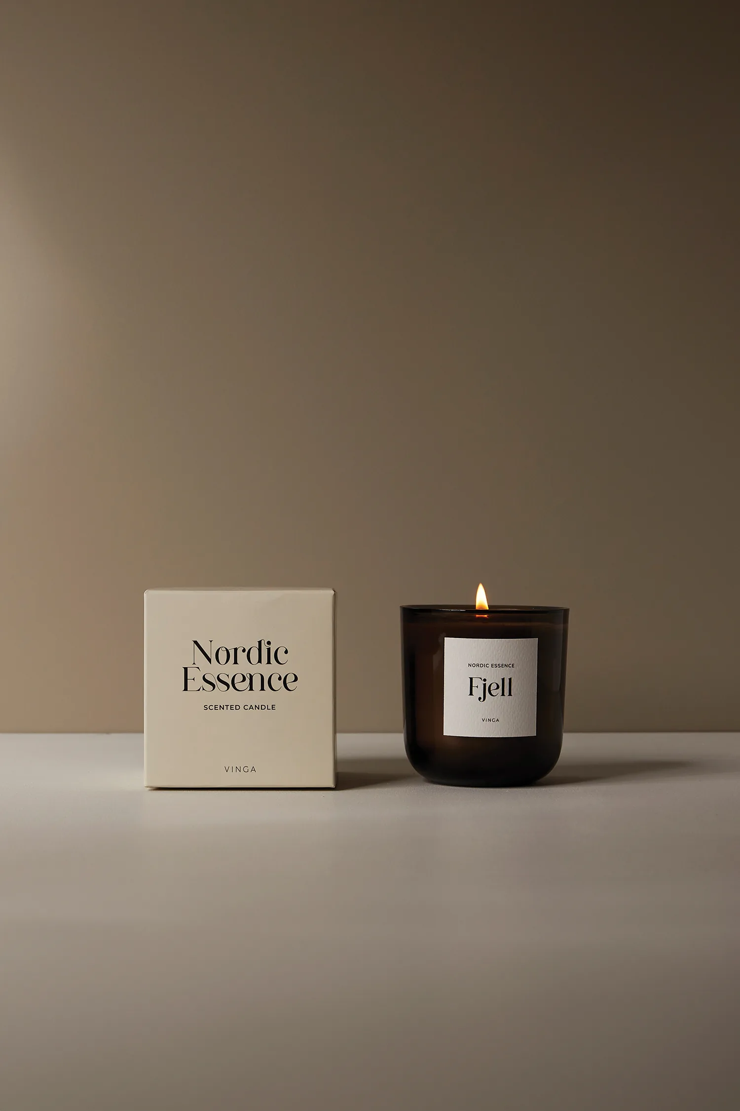 Большая ароматическая свеча VINGA Nordic Essence в стекле фото 5